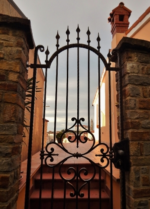 The gate with an extra view: St. George's Parish Church.