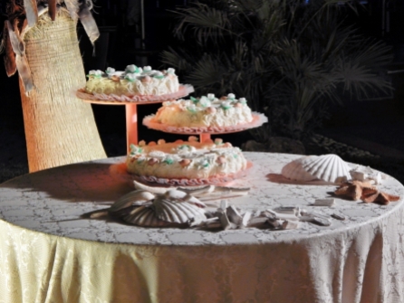 This cake you better stay away from. It's poison. :D Nah, just a wedding cake. And it wasn't even tasty.