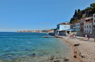 The sea in Piran is not always such colour. I think it was after a cooling-down since almost nobody was swimming.
